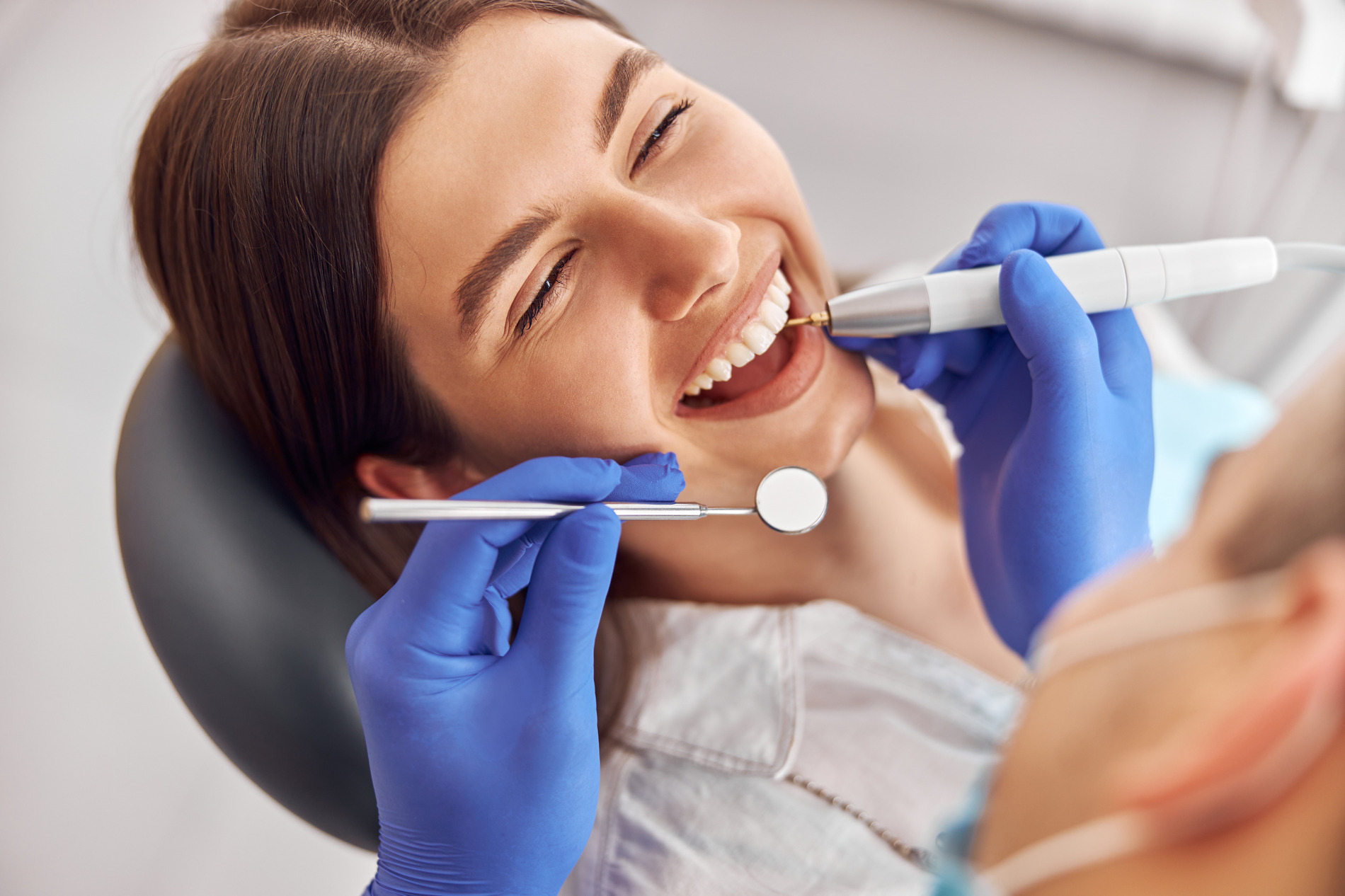 AdobeStock_428238505 v2 Woman getting a corwn put on her tooth by Dr. Esmailzadegan in chesterfield MO